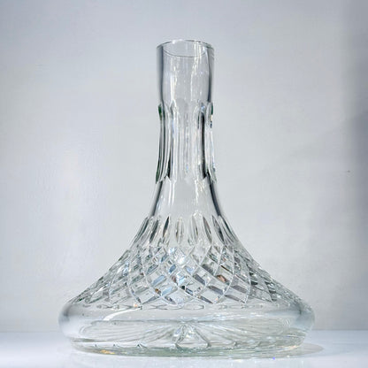 Glasbowl mit Verzierungen