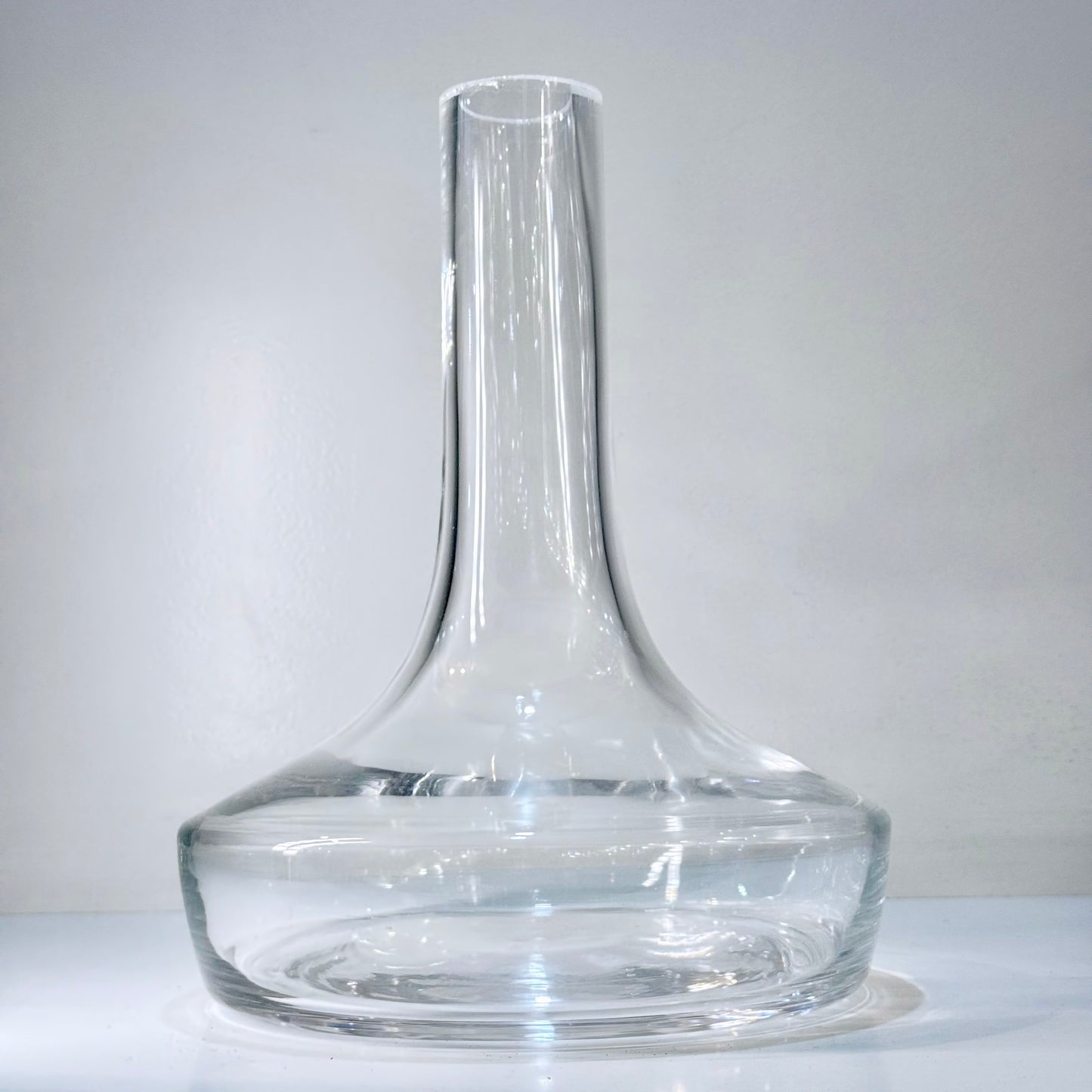 Glasbowl mit Verzierungen