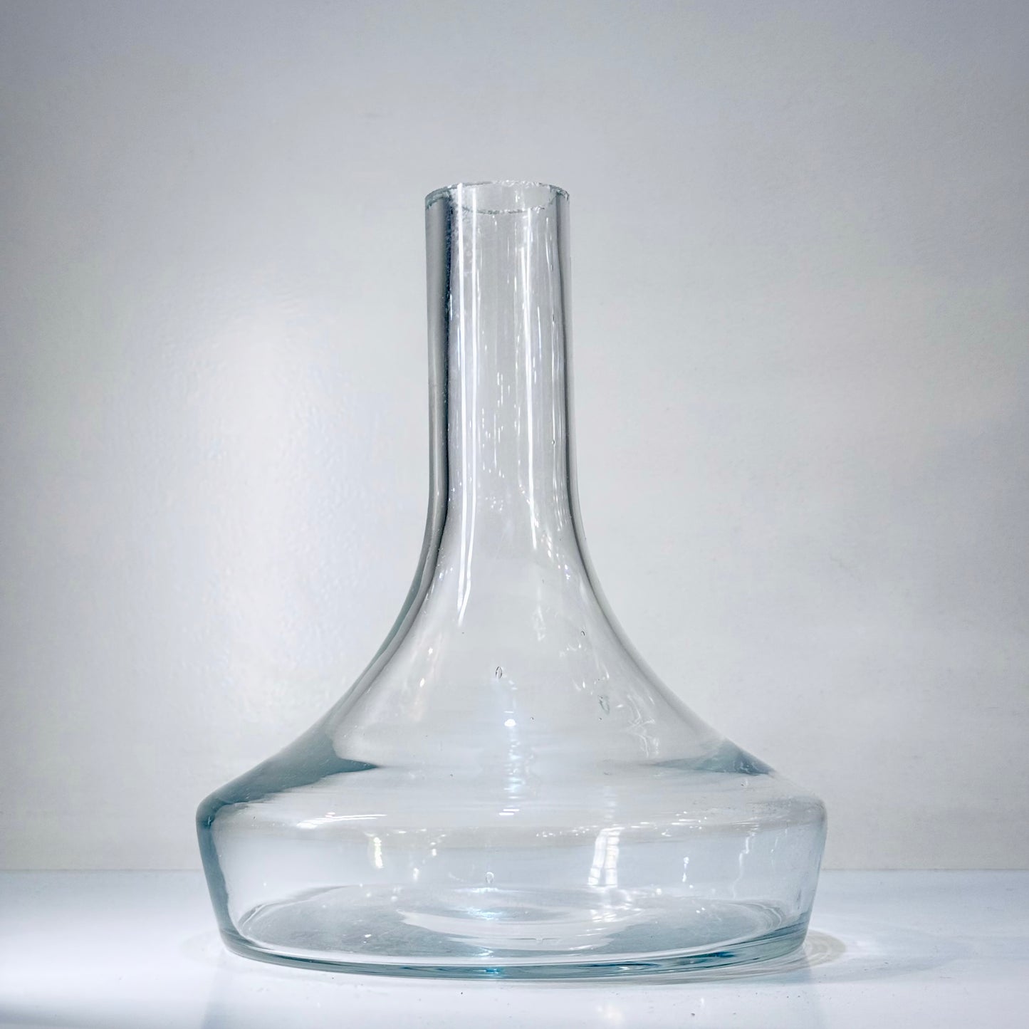 Glasbowl mit Verzierungen